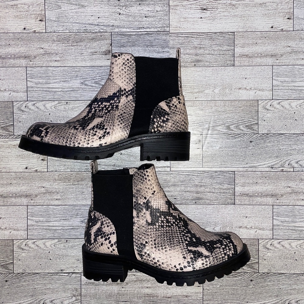 Snakeskin Universal Threads Boots - image 4